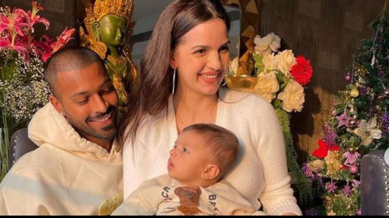 भारत के क्रिकेटर हार्दिक पांड्या के शानदार घर के अंदर कदम: निजी थिएटर, जिम, आधुनिक लिविंग रूम