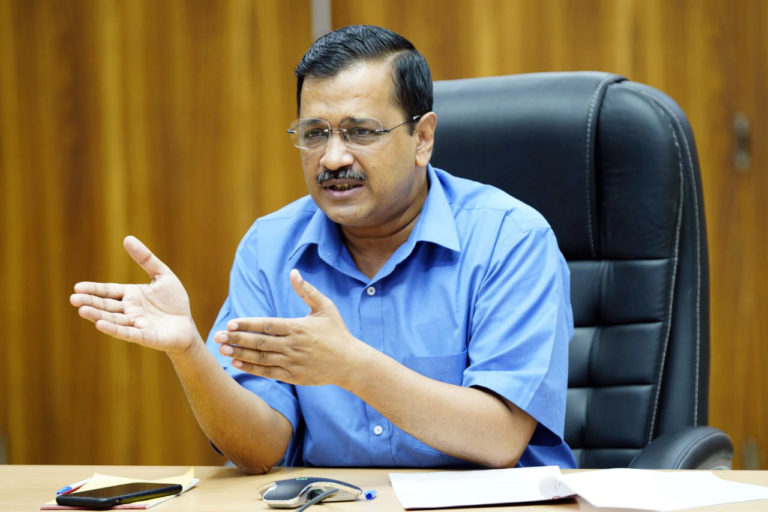 दिल्ली सरकार प्रवासी श्रमिकों की मदद के लिए एक आपातकालीन बैठक करती है