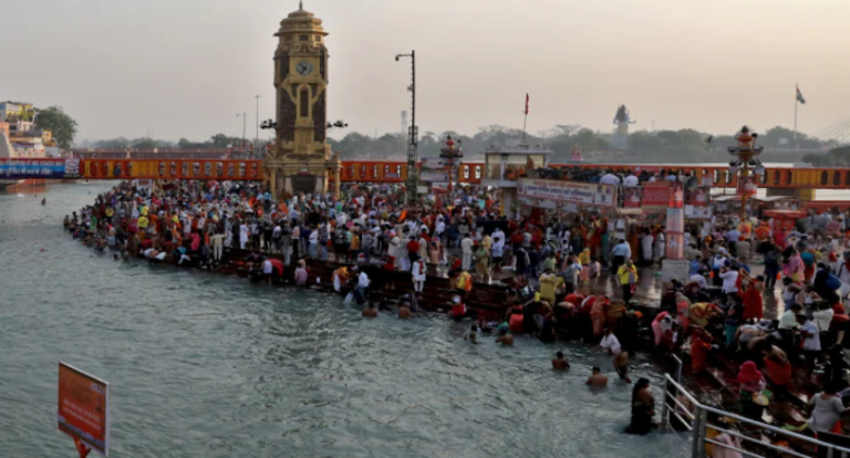 हरिद्वार में करीब 600 परीक्षण कोविद -19 पॉजिटिव हैं, क्योंकि कुंभ मेले में लाखों लोग जुटते हैं