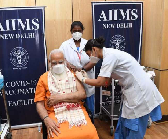 PM-मोदी-ने-ली-कोरोना-वैक्सीन-की-दूसरी-डोज-बोले-टीकाकरण-ही-वायरस-को-हराने-का-तरीका