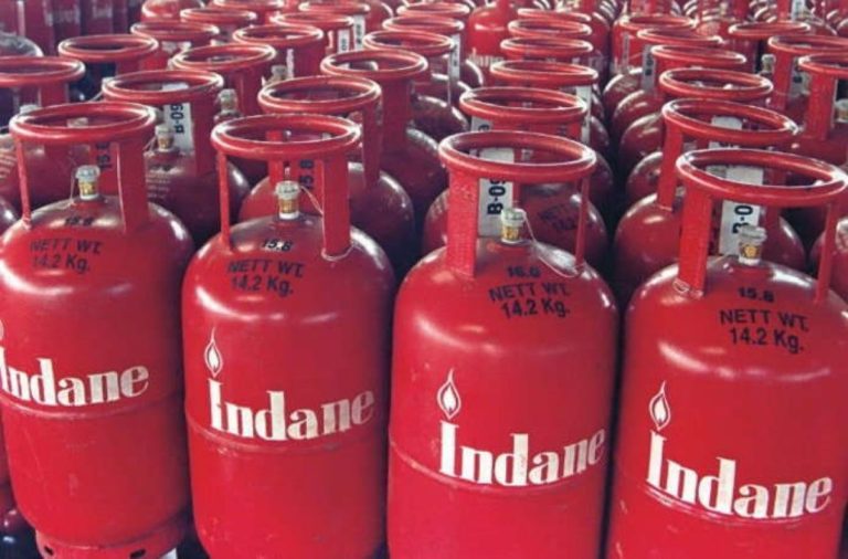 खुशखबरी: 46 रुपये तक सस्ता हुआ LPG cylinder, फटाफट चेक करें लेटेस्ट रेट