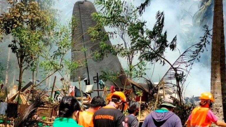 फिलीपीन सैन्य विमान दुर्घटना में मरने वालों की संख्या 50 हुई