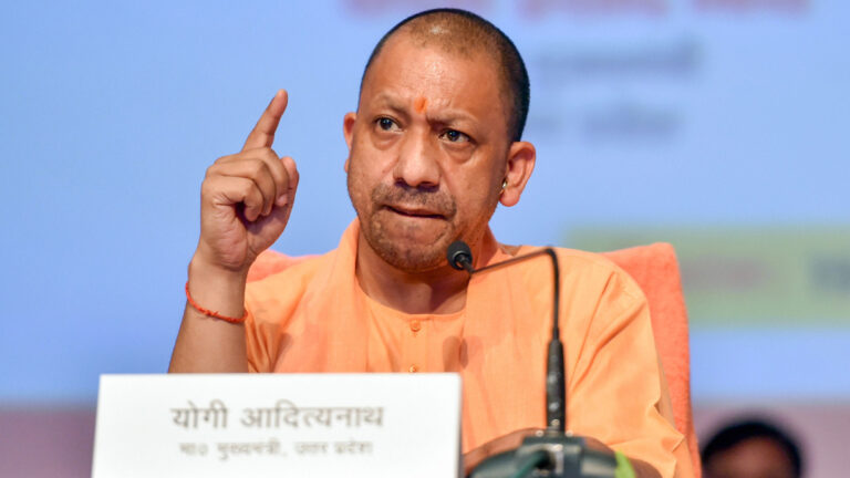 UP Officers Transfer News: सरकार ने कई विभागों में किए बंपर तबादले