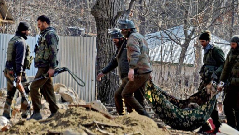 Kulgam Encounter: कुलगाम मुठभेड़ में लश्कर-ए-तैयबा का एक आतंकी ढेर, सर्च ऑपरेशन जारी