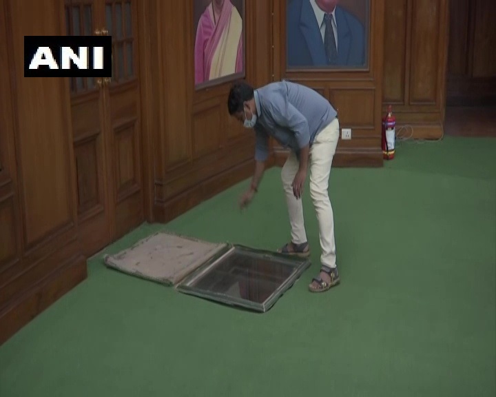 Tunnel-found-in-Delhi-Legislative-Assembly-connecting-to-Red-Fort-Speaker-Niwas-Goyal-gave-information